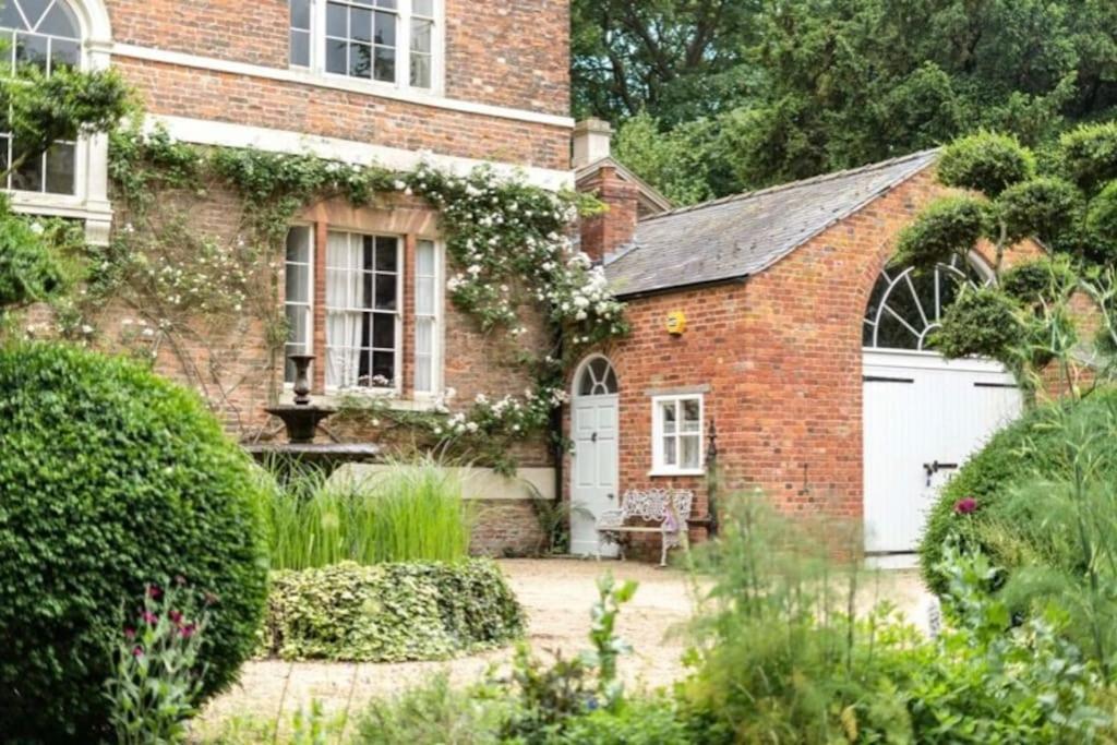 Cressy Hall - Historic Grade II Listed Manor, Gorgeous Topiary Garden Gosberton Exterior foto